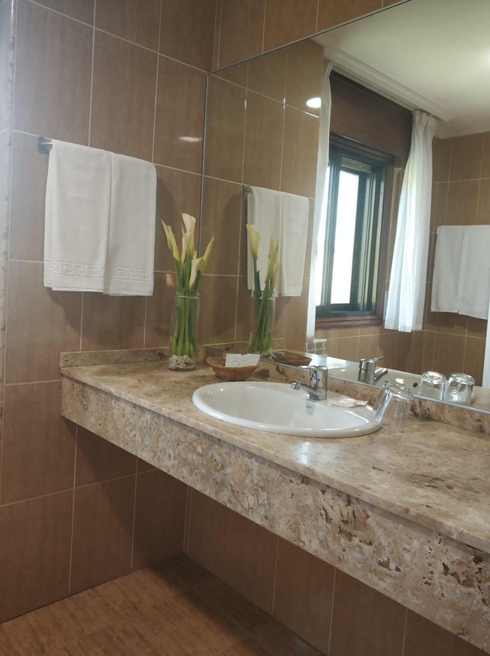 Hotel Avion By Bossh Hotels Vigo Exterior foto